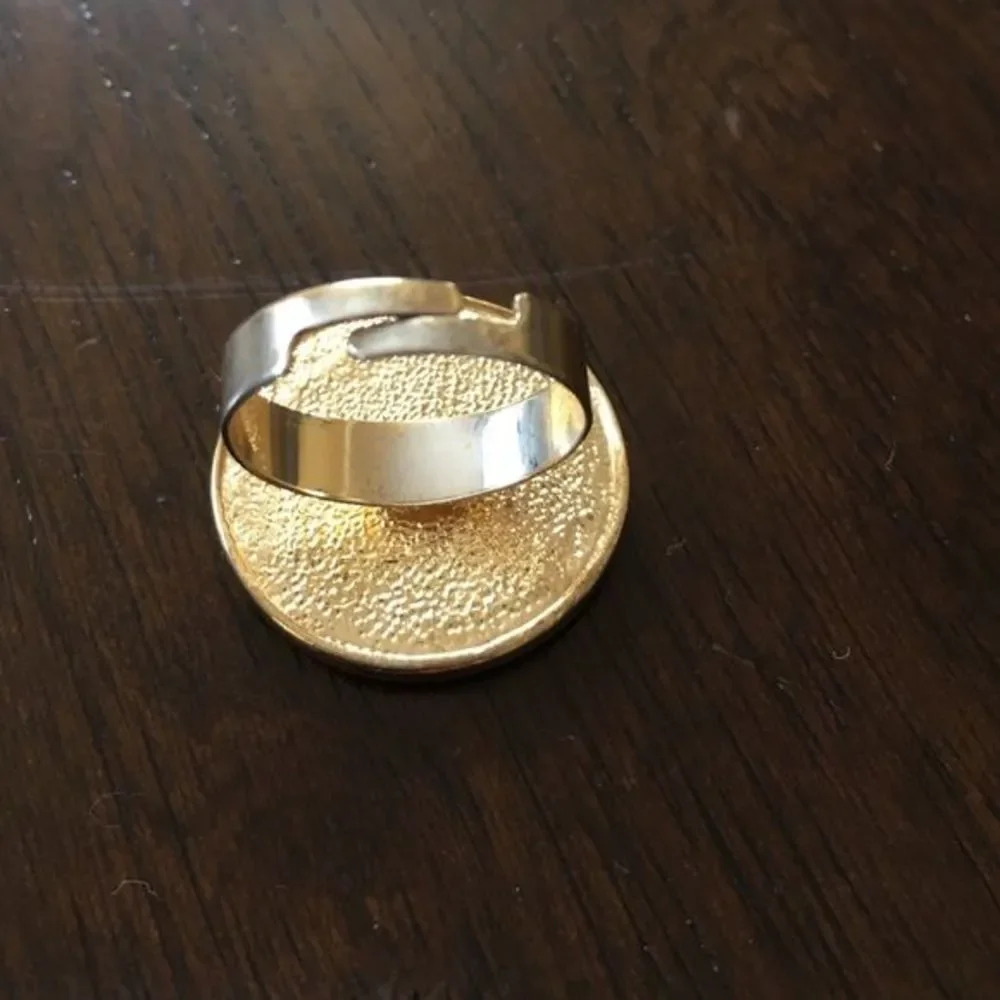 Ring - Picture 3 of 4